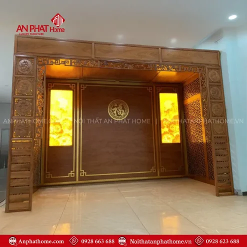 Thiết Kế Vách Phòng Thờ Gỗ Gõ Đỏ Kết Hợp Tranh Trúc Chỉ VN-4432