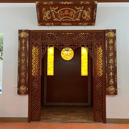 Vách Bàn Thờ Chung Phòng Khách Ấm Cúng VN-4332